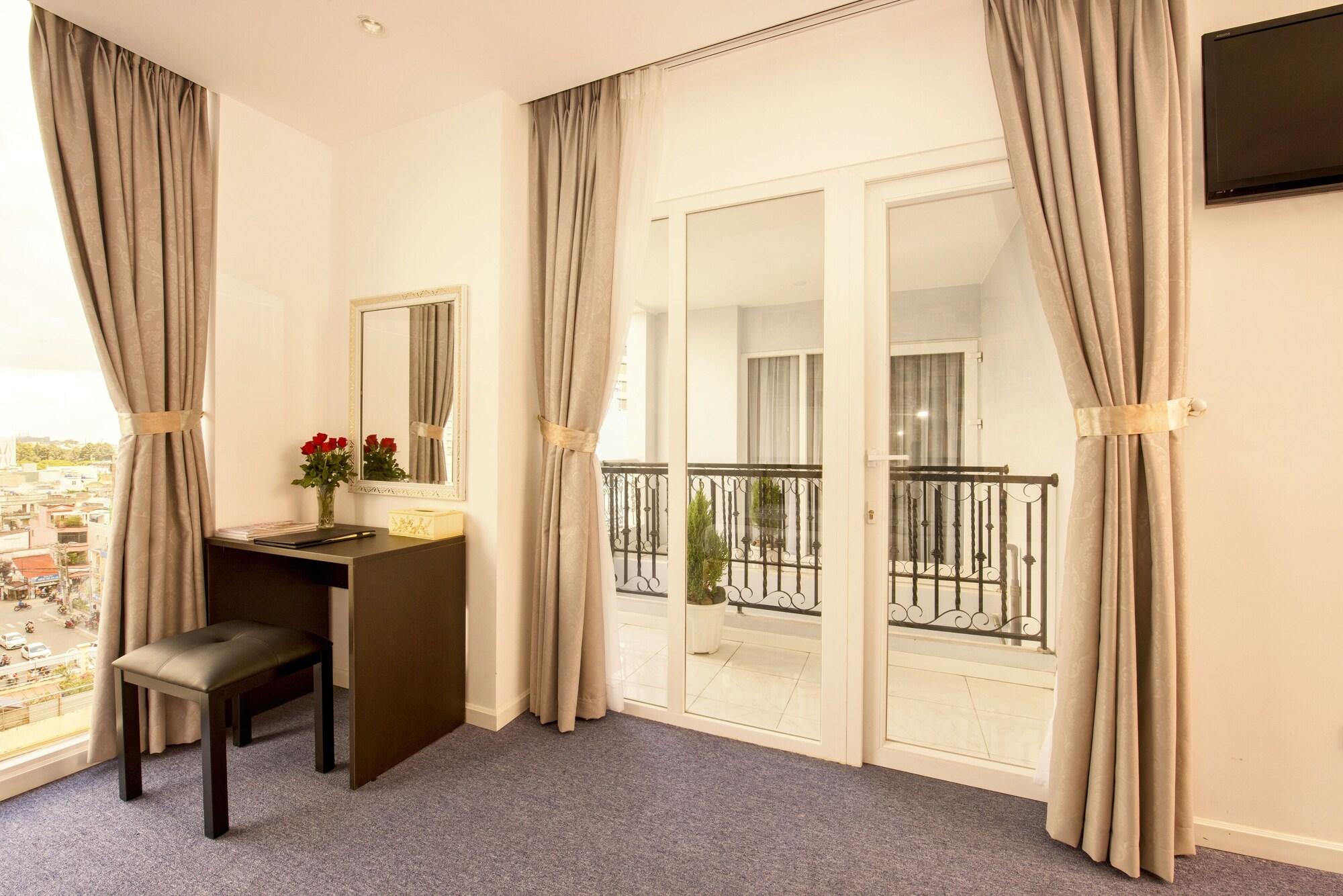 Golden Crown Hotel Хошимин Екстериор снимка