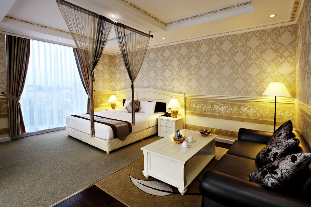 Golden Crown Hotel Хошимин Екстериор снимка